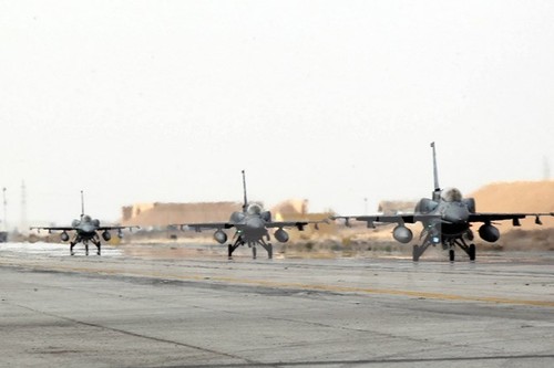 ОАЭ возобновили авиаудары по позициям боевиков ИГ - ảnh 1